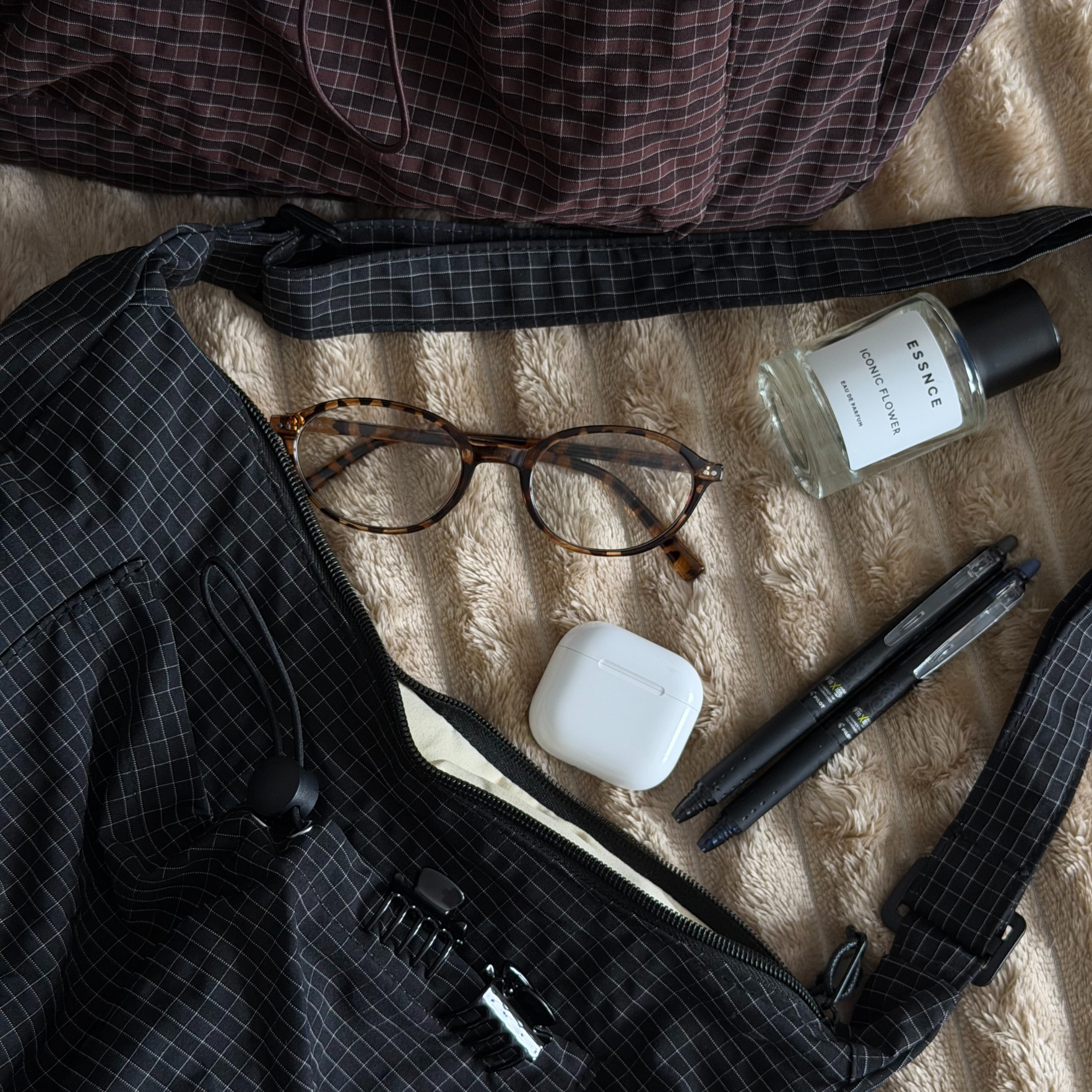 Daisy | Everyday Sling Bag