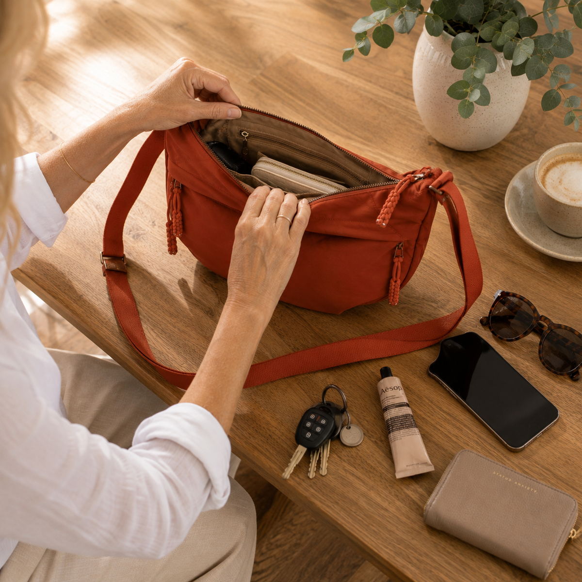 Harriet | Crescent Shoulderbag